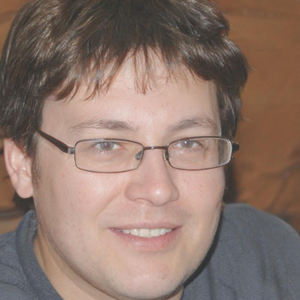 Portrait d'Édouard Montclair, Expert en Planification Budgétaire